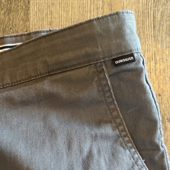 Quiksilver Men's Charcoal Flat Front Shorts - Picture 5 of 7